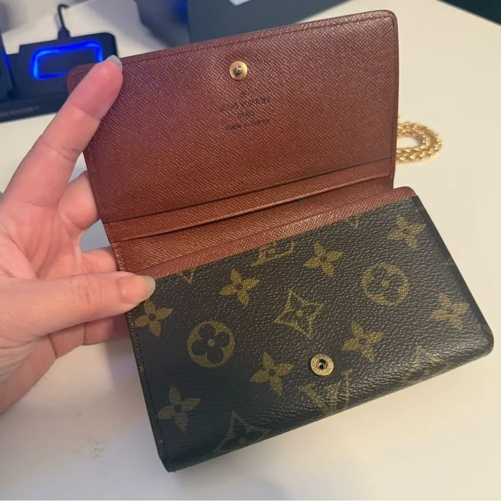 Louis Vuitton Tresor wallet in Monogram free Gold Chain